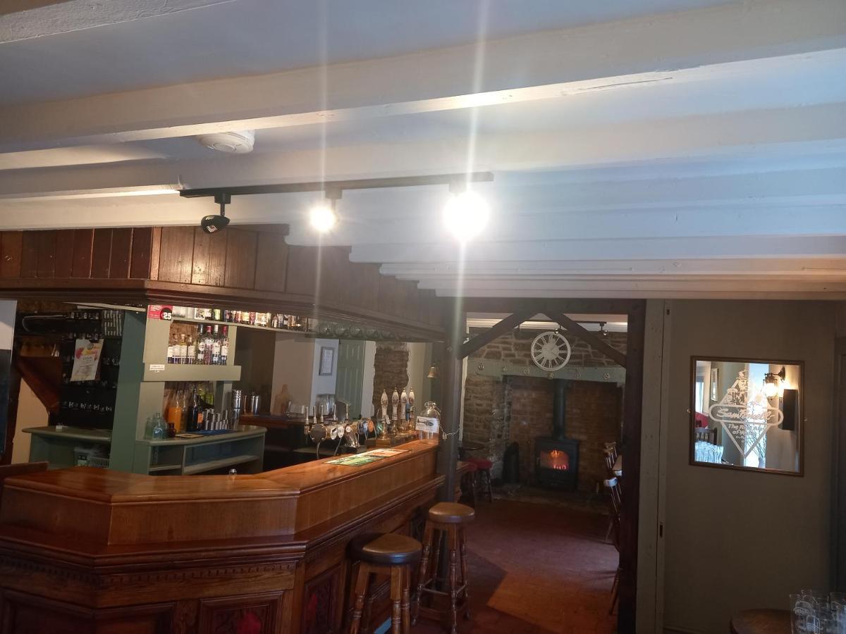 The Crown Inn Wentnor Екстериор снимка