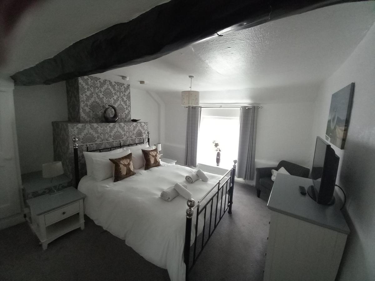 The Crown Inn Wentnor Екстериор снимка