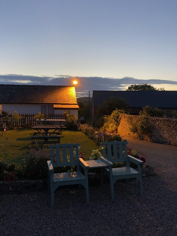 The Crown Inn Wentnor Екстериор снимка